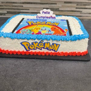 Pastel infantil decorado con figura de Minion