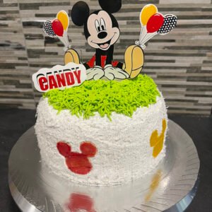 Pastel infantil decorado con figura de Mickey Mouse